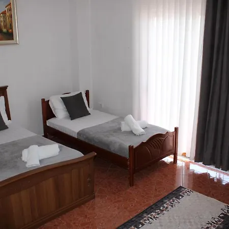 아파트 Deni Family 티라나